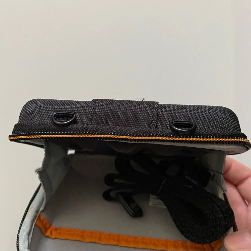 Lowepro Santiago 30 II Camera Bag for GoPro and Action Cameras - Picture 3 of 9